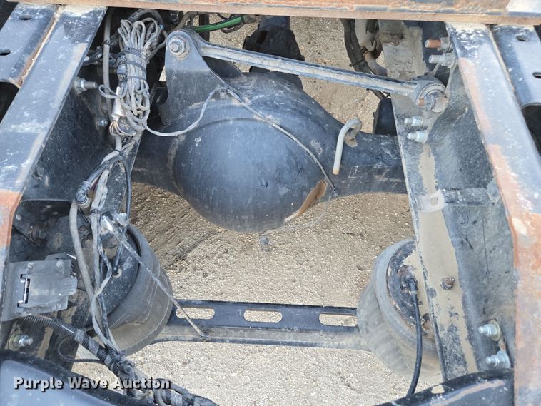 image for item DY6972 2017 Volvo VNL truck cab and chassis