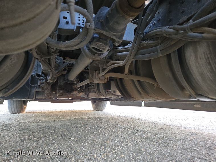 image for item DY6972 2017 Volvo VNL truck cab and chassis