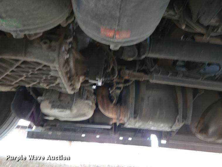 image for item DY6972 2017 Volvo VNL truck cab and chassis