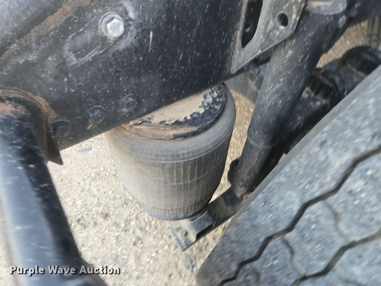 image for item DY6972 2017 Volvo VNL truck cab and chassis