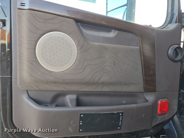 image for item DY6972 2017 Volvo VNL truck cab and chassis