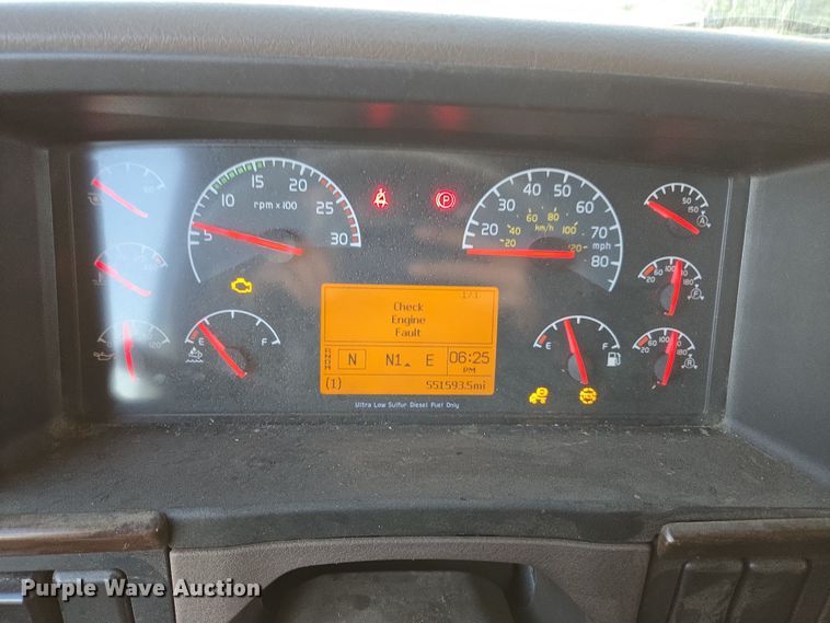 image for item DY6972 2017 Volvo VNL truck cab and chassis