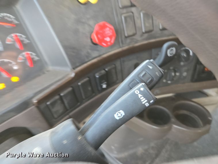 image for item DY6972 2017 Volvo VNL truck cab and chassis