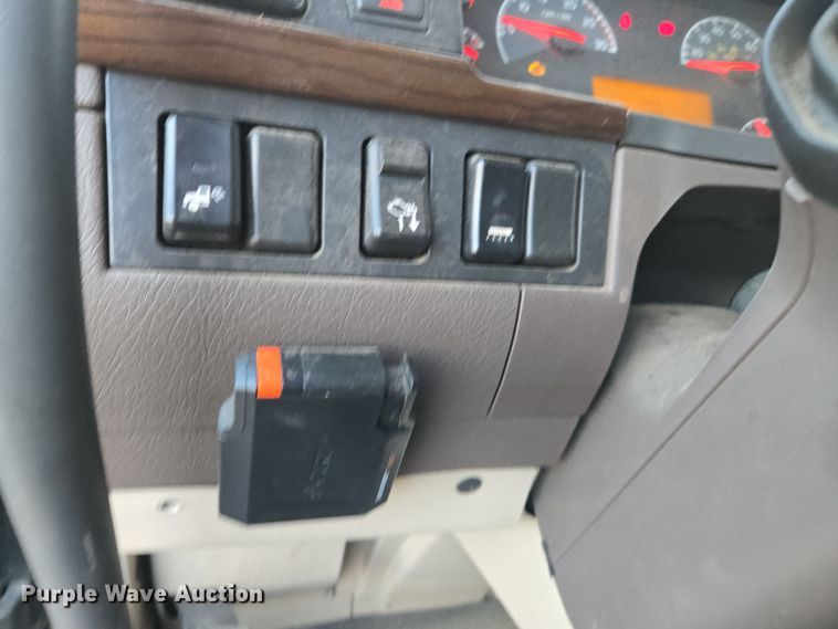 image for item DY6972 2017 Volvo VNL truck cab and chassis