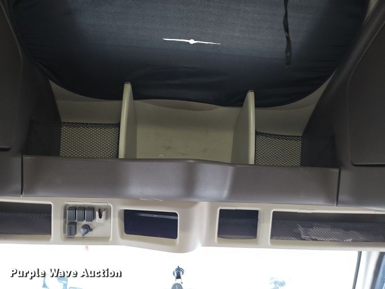 image for item DY6972 2017 Volvo VNL truck cab and chassis