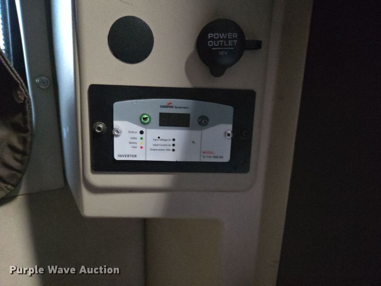 image for item DY6972 2017 Volvo VNL truck cab and chassis