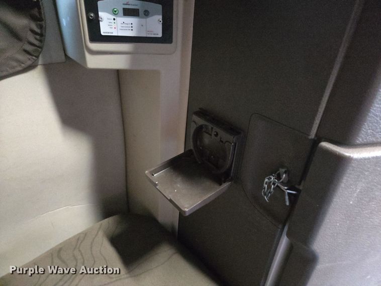 image for item DY6972 2017 Volvo VNL truck cab and chassis