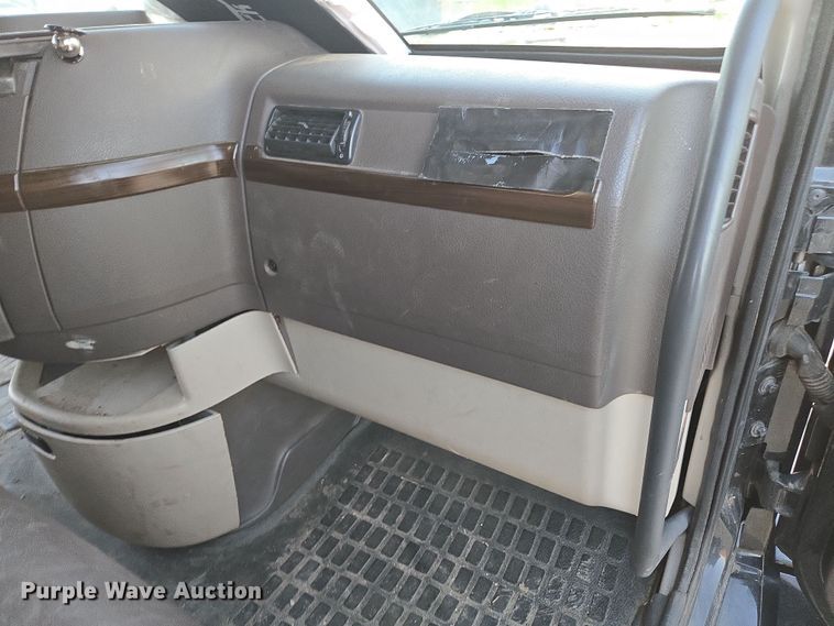 image for item DY6972 2017 Volvo VNL truck cab and chassis