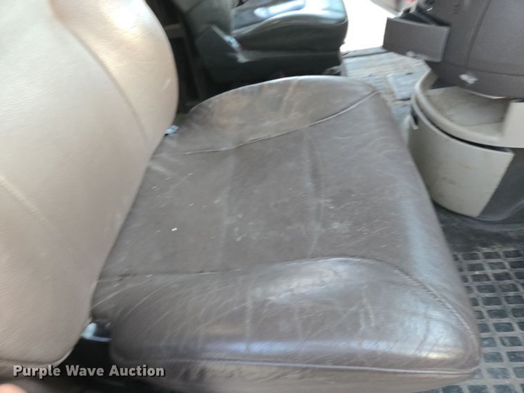 image for item DY6972 2017 Volvo VNL truck cab and chassis