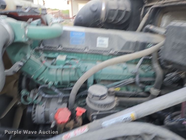 image for item DY6972 2017 Volvo VNL truck cab and chassis