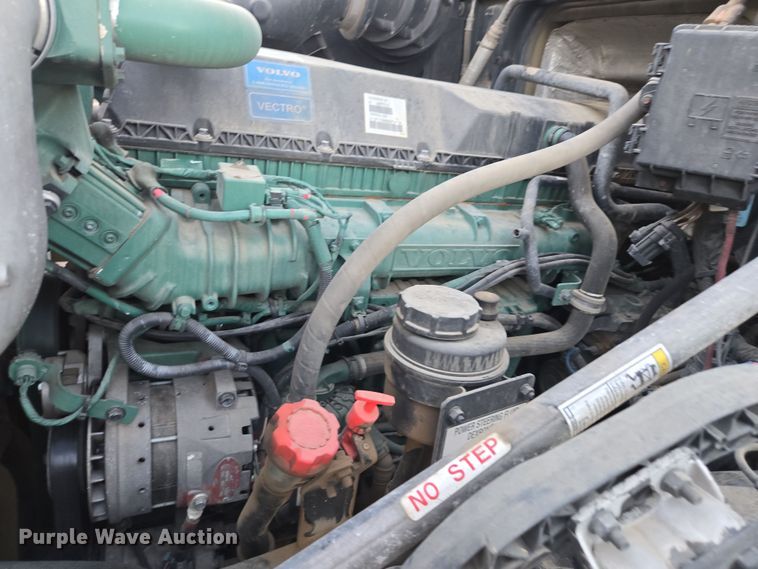 image for item DY6972 2017 Volvo VNL truck cab and chassis