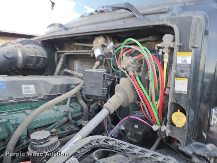 image for item DY6972 2017 Volvo VNL truck cab and chassis