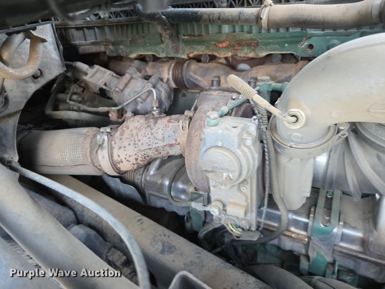 image for item DY6972 2017 Volvo VNL truck cab and chassis