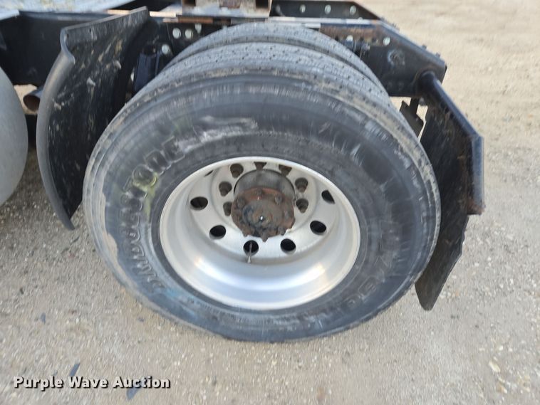 image for item DY6972 2017 Volvo VNL truck cab and chassis