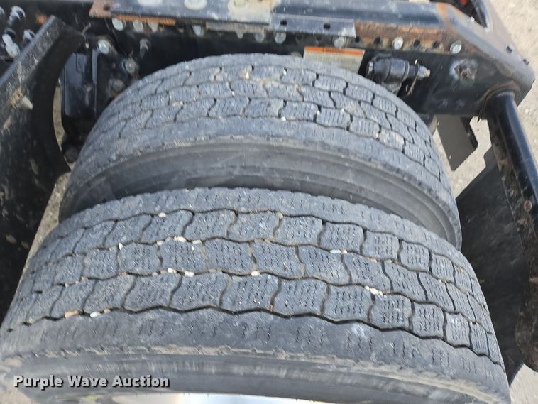 image for item DY6972 2017 Volvo VNL truck cab and chassis