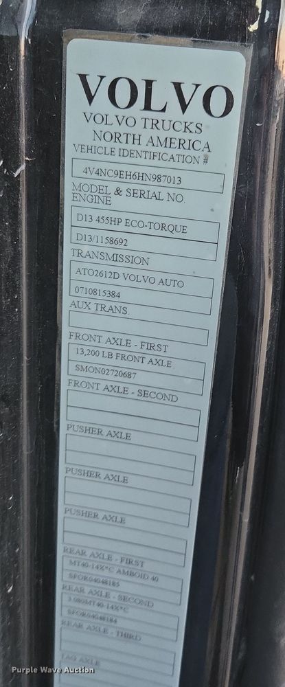 image for item DY6972 2017 Volvo VNL truck cab and chassis