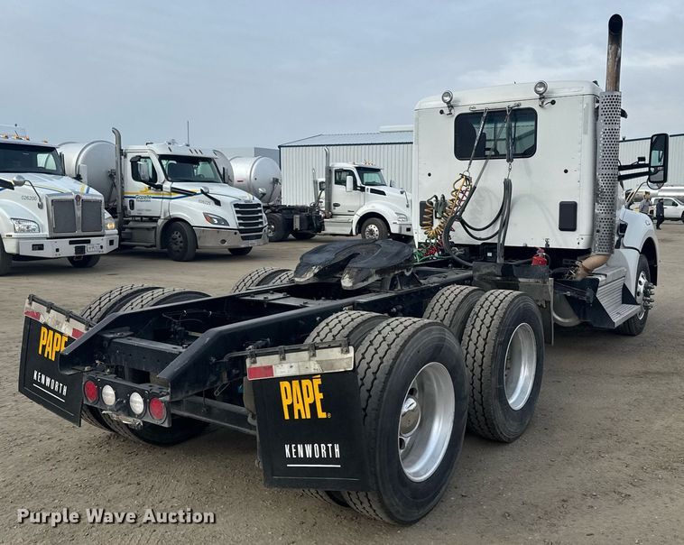 image for item DY7000 2021 Kenworth T880 semi truck