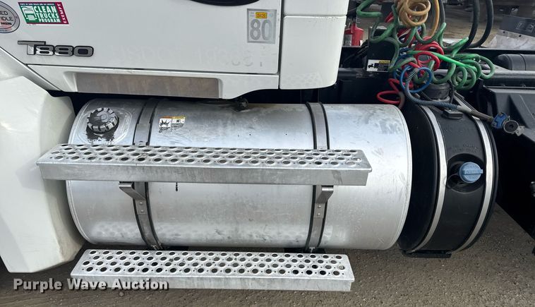 image for item DY7000 2021 Kenworth T880 semi truck