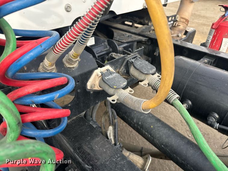 image for item DY7000 2021 Kenworth T880 semi truck