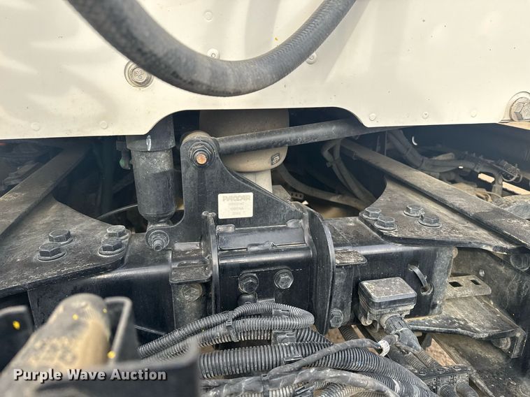 image for item DY7000 2021 Kenworth T880 semi truck