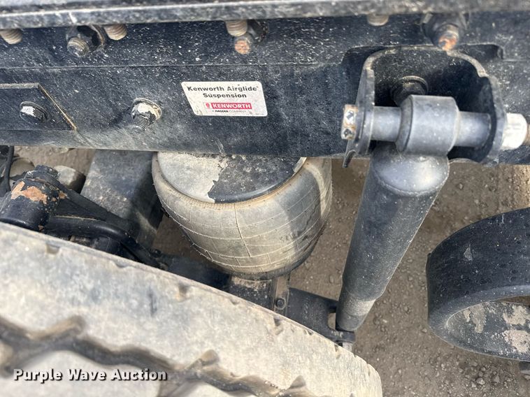 image for item DY7000 2021 Kenworth T880 semi truck