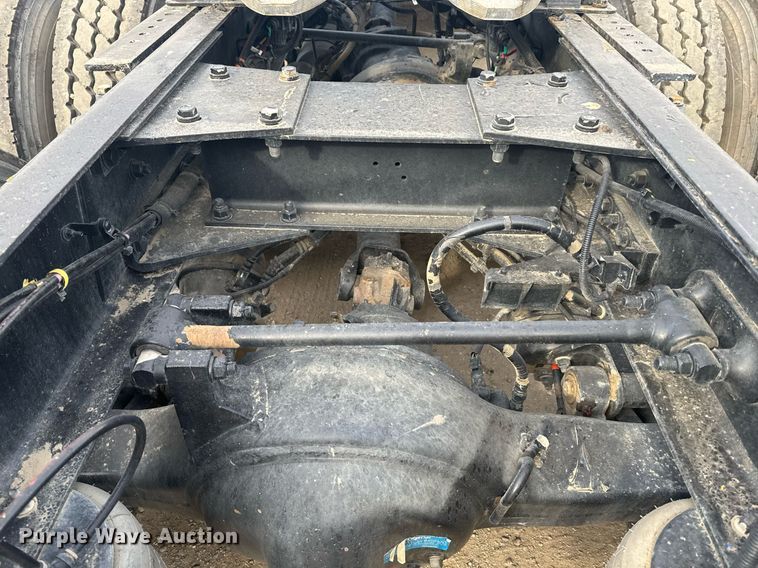 image for item DY7000 2021 Kenworth T880 semi truck