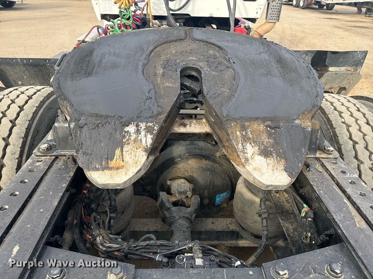 image for item DY7000 2021 Kenworth T880 semi truck