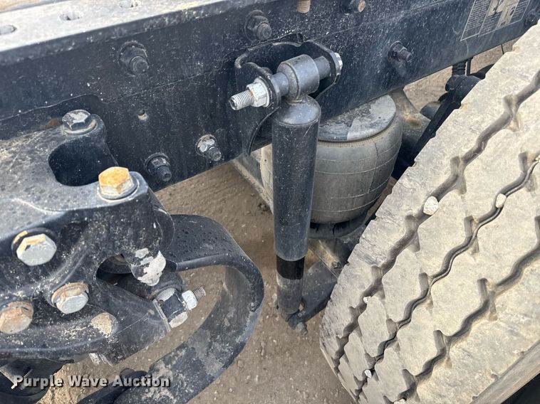 image for item DY7000 2021 Kenworth T880 semi truck