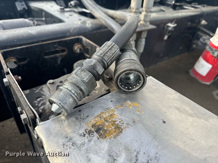 image for item DY7000 2021 Kenworth T880 semi truck