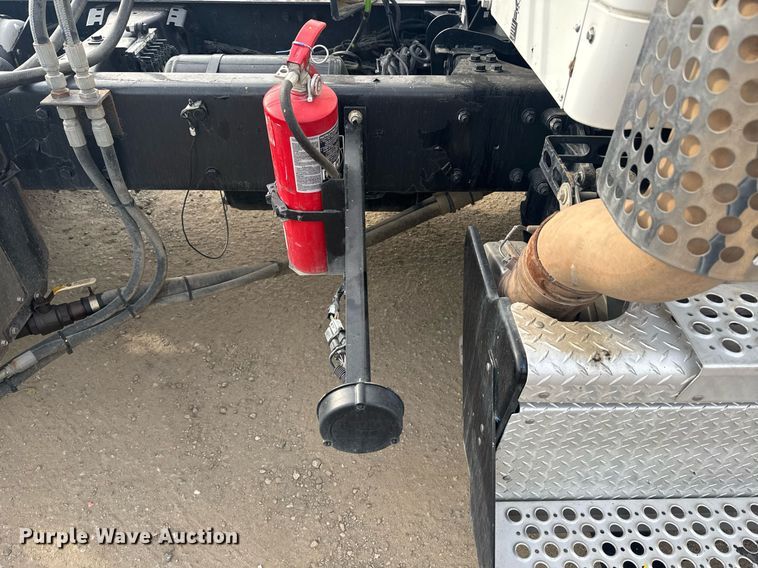 image for item DY7000 2021 Kenworth T880 semi truck