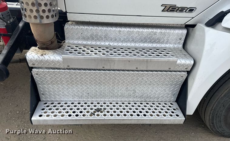 image for item DY7000 2021 Kenworth T880 semi truck