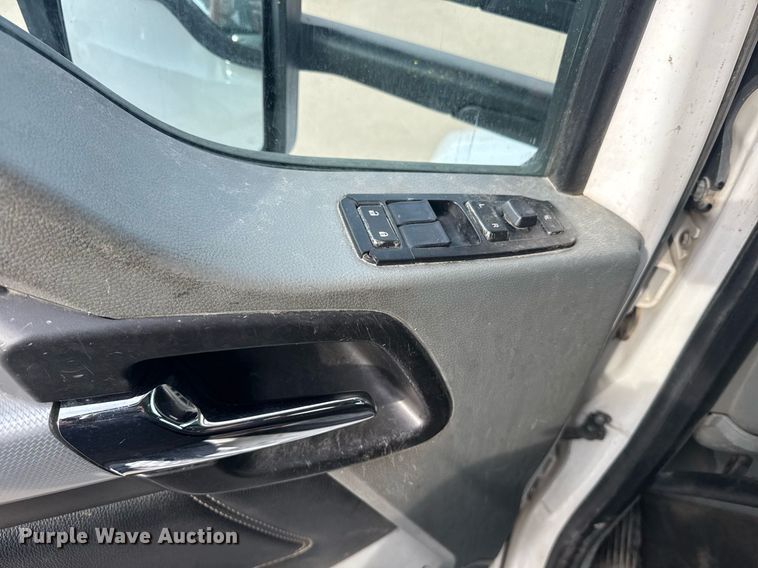 image for item DY7000 2021 Kenworth T880 semi truck