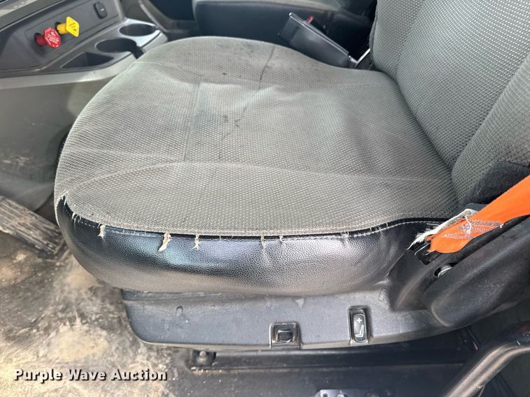 image for item DY7000 2021 Kenworth T880 semi truck