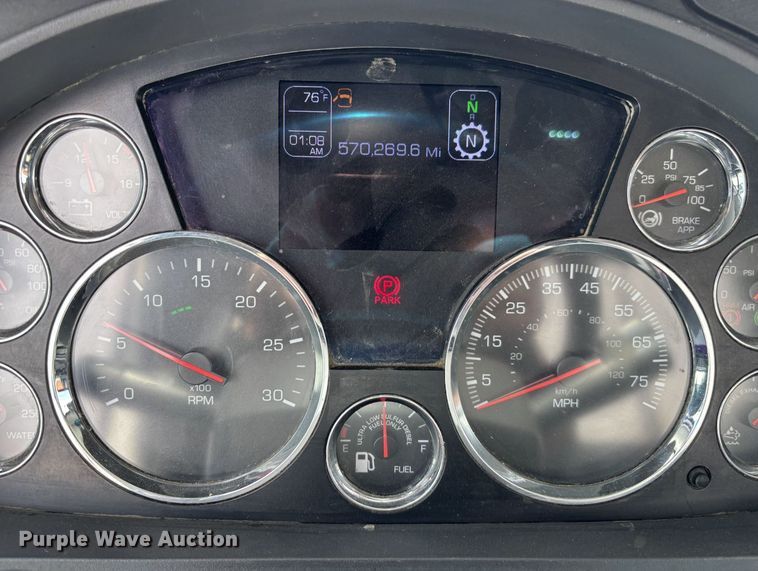 image for item DY7000 2021 Kenworth T880 semi truck