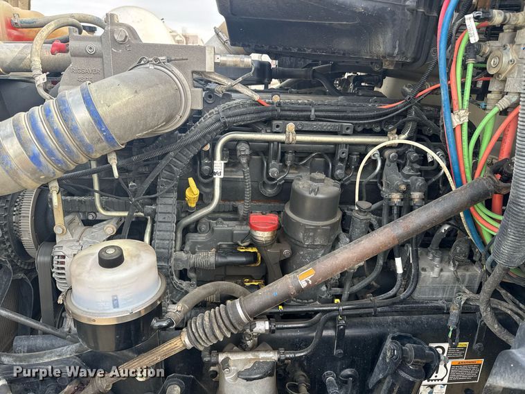 image for item DY7000 2021 Kenworth T880 semi truck