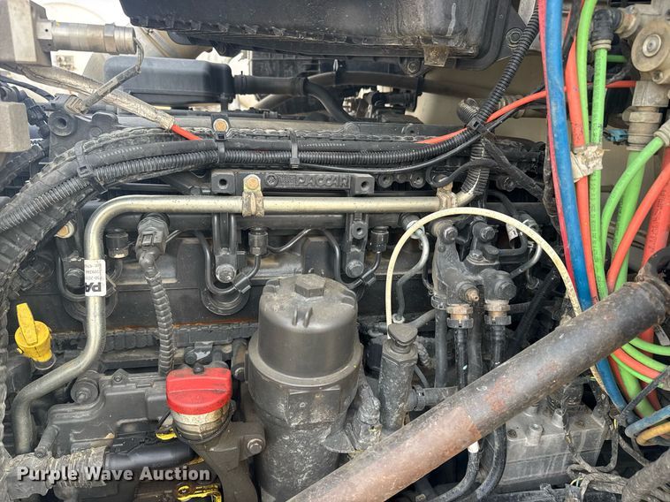 image for item DY7000 2021 Kenworth T880 semi truck