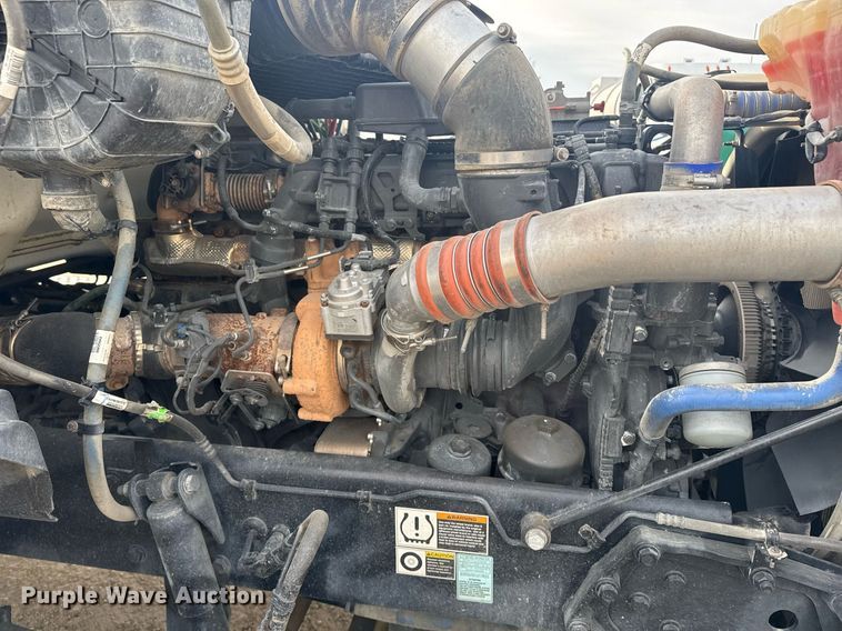 image for item DY7000 2021 Kenworth T880 semi truck