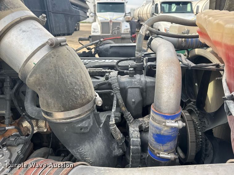 image for item DY7000 2021 Kenworth T880 semi truck