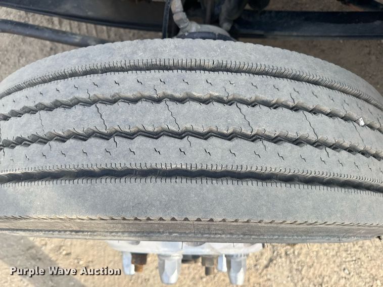 image for item DY7000 2021 Kenworth T880 semi truck