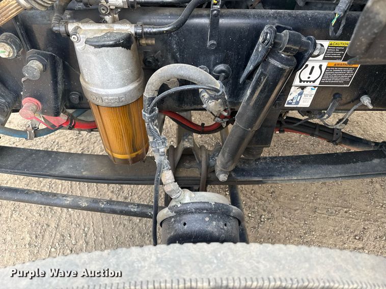 image for item DY7000 2021 Kenworth T880 semi truck