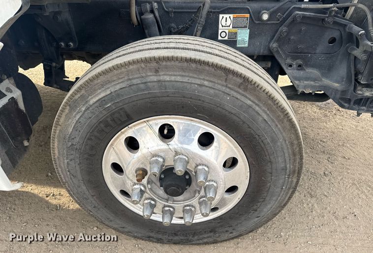 image for item DY7000 2021 Kenworth T880 semi truck