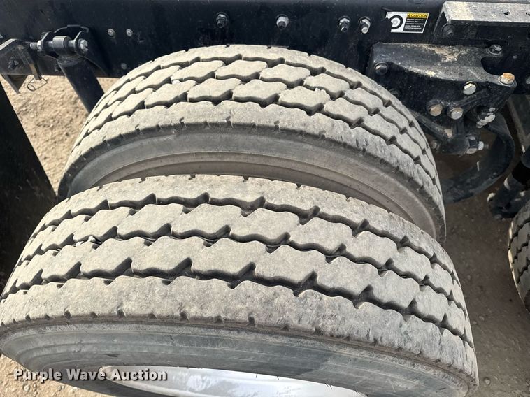 image for item DY7000 2021 Kenworth T880 semi truck