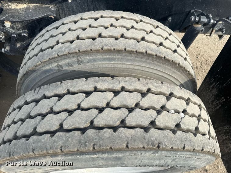 image for item DY7000 2021 Kenworth T880 semi truck