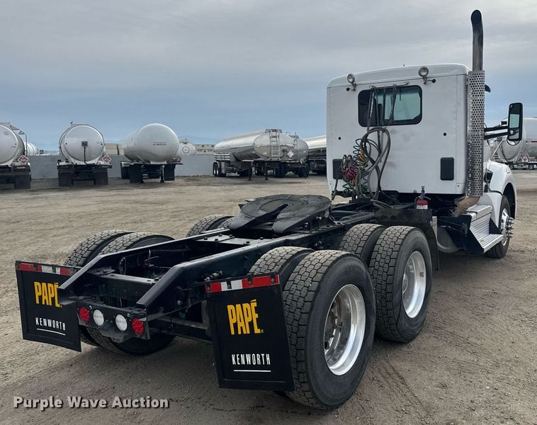 image for item DY7001 2021 Kenworth T880 semi truck