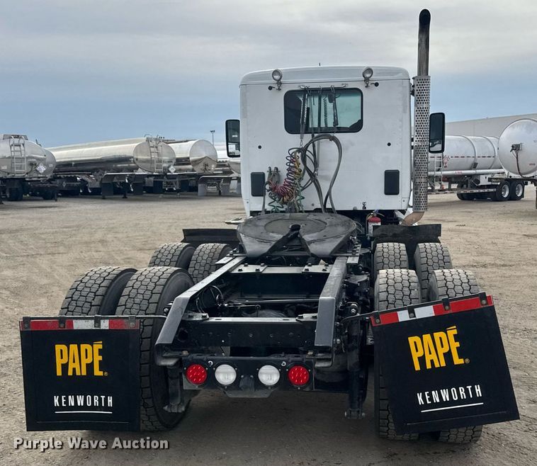 image for item DY7001 2021 Kenworth T880 semi truck