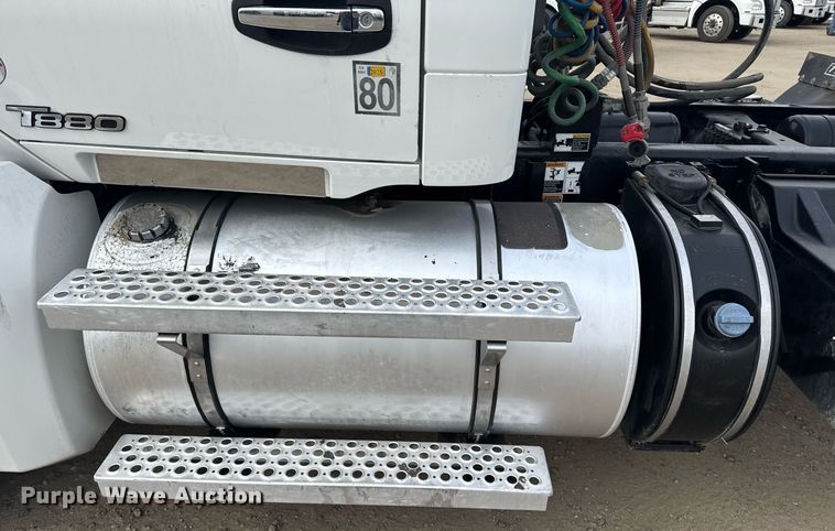 image for item DY7001 2021 Kenworth T880 semi truck