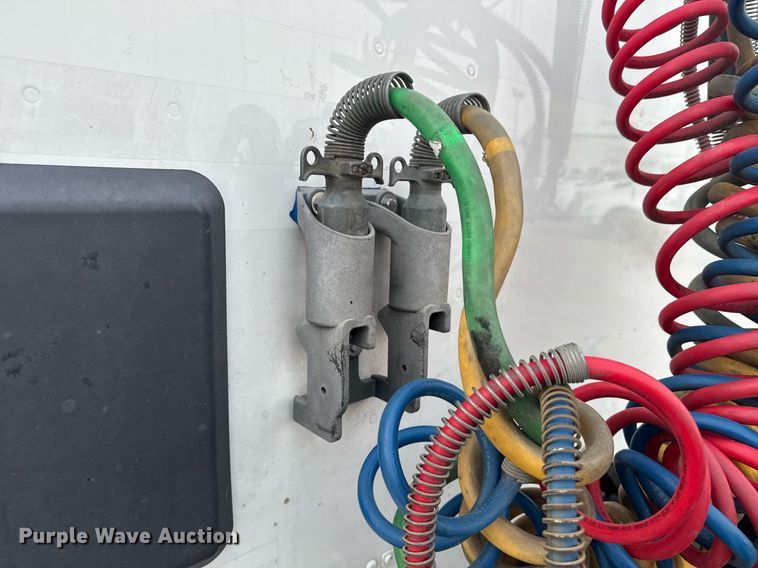 image for item DY7001 2021 Kenworth T880 semi truck