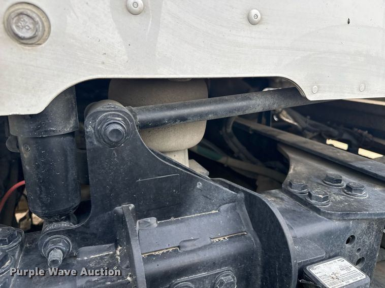 image for item DY7001 2021 Kenworth T880 semi truck