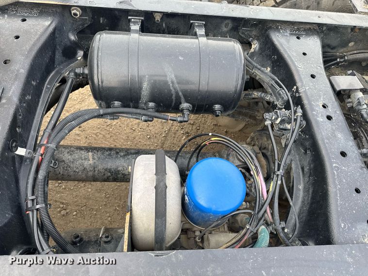 image for item DY7001 2021 Kenworth T880 semi truck