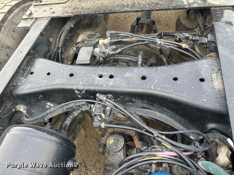 image for item DY7001 2021 Kenworth T880 semi truck